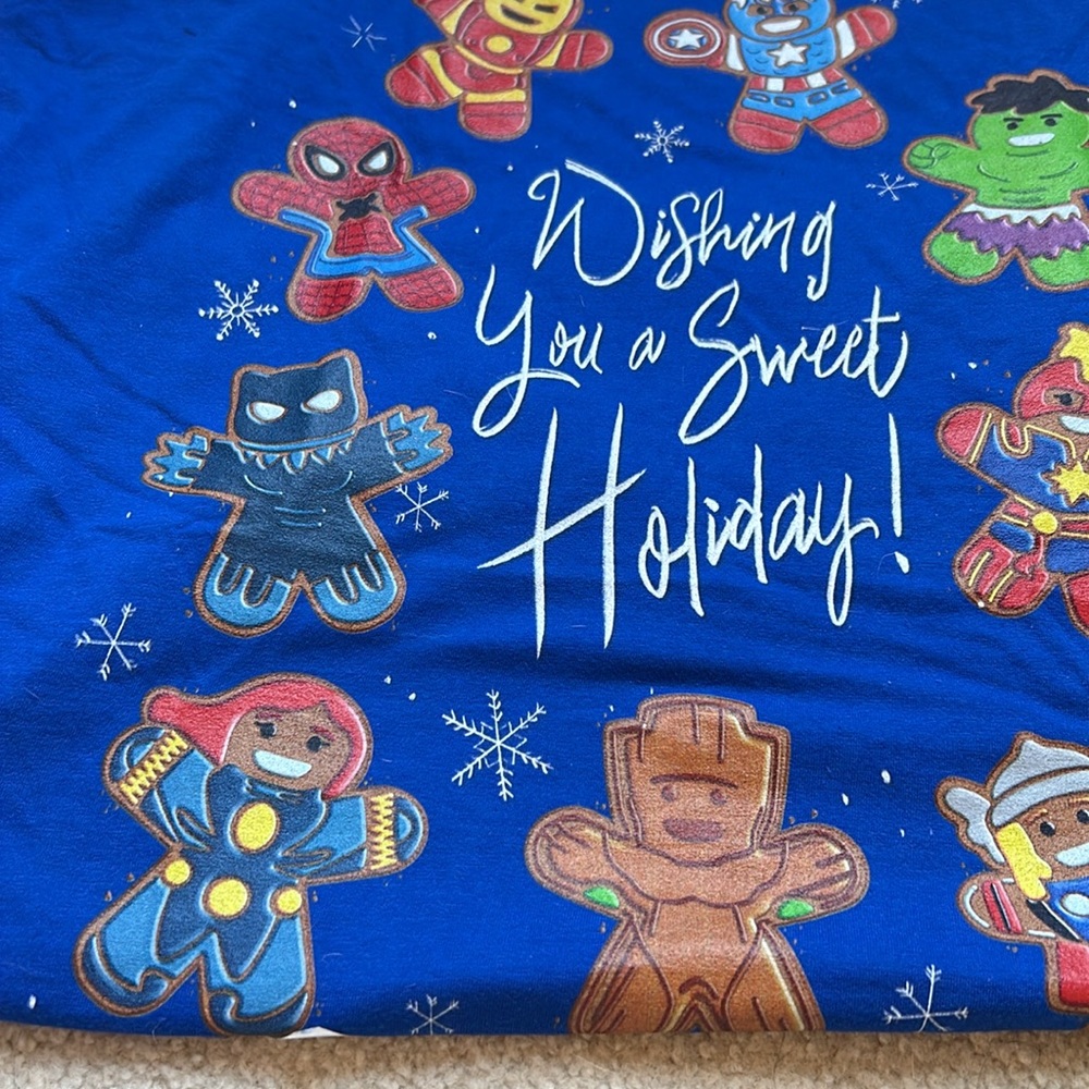 NWOT Marvel Christmas t shirt - Picture 5 of 5